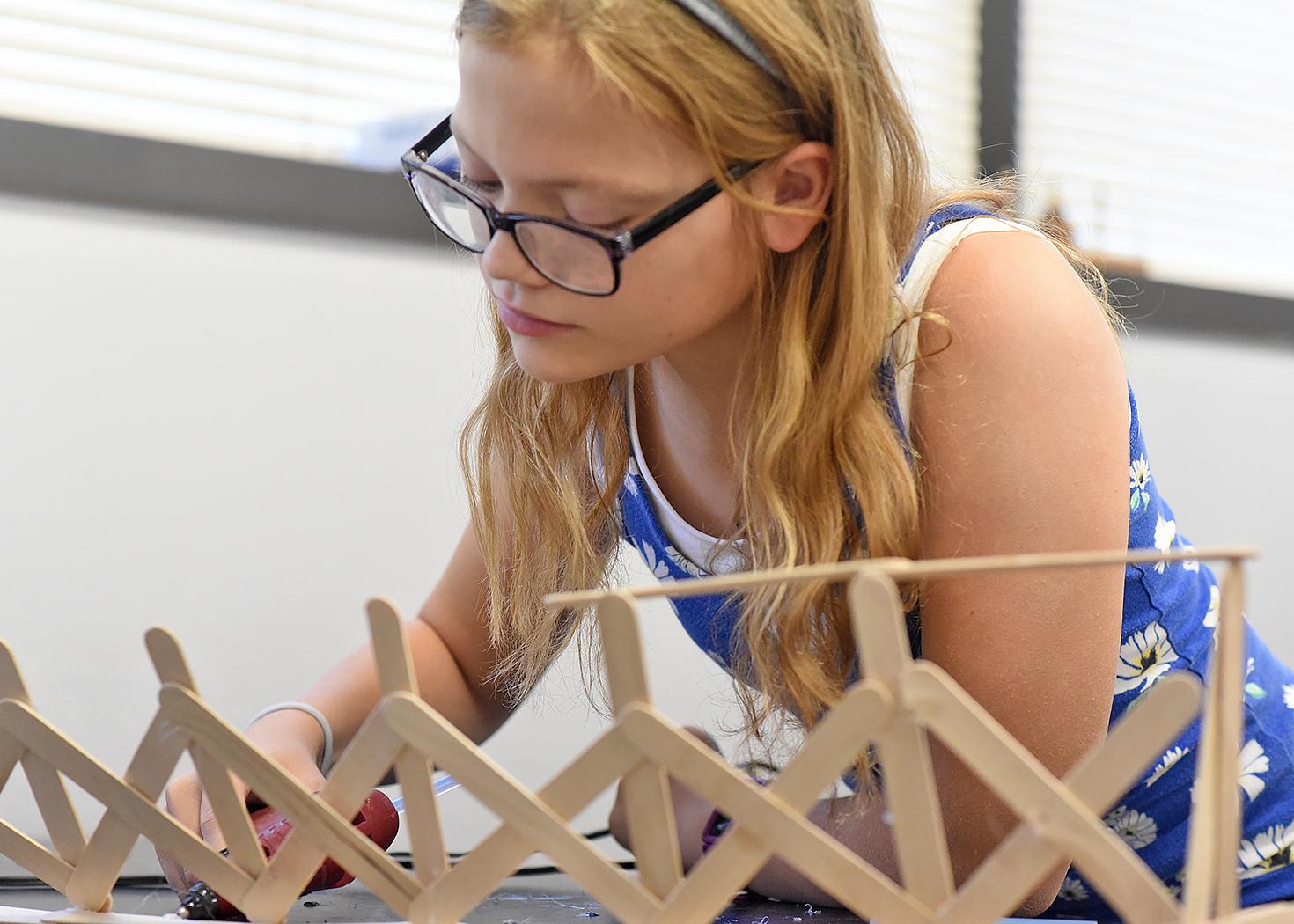 Camper building bridge model